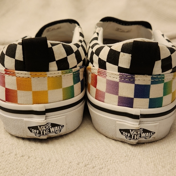 VANS Checkered Classic Slip-ons - Picture 6 of 8